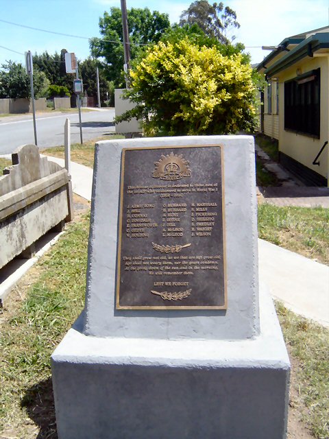 Yarra Glen Avenue of Honour